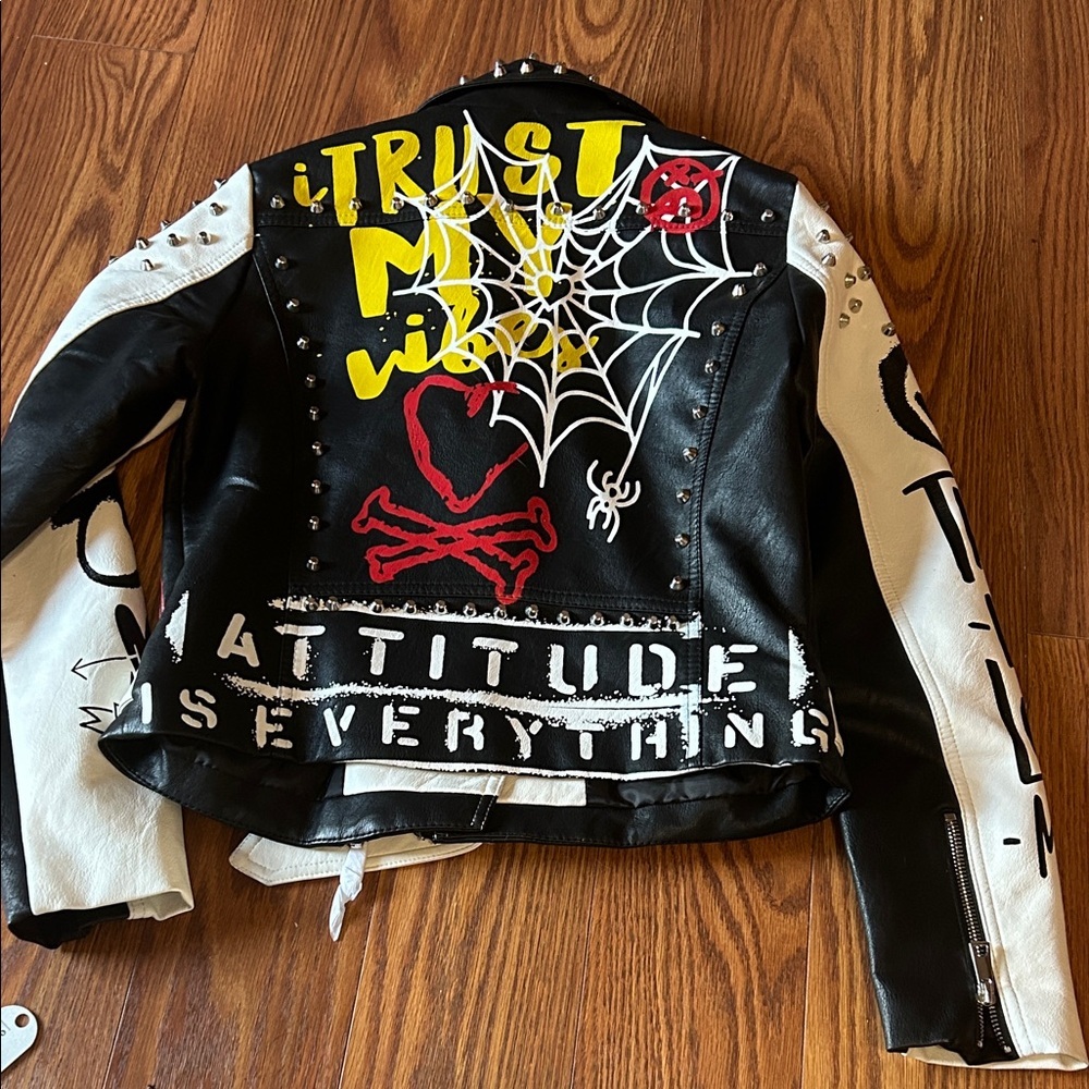 NWT RedFox Black White Graffiti Studded Moto Cropped Faux Leather Jacket Size S - Picture 11 of 14